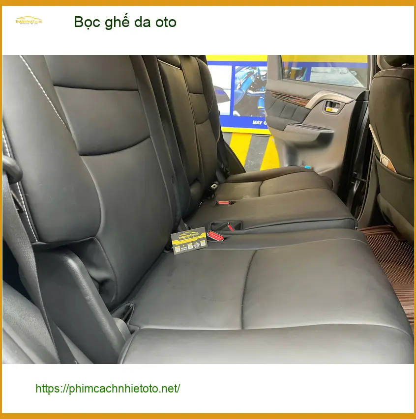 Cô Lan Anh bọc ghế da Mazda 3 tại Quận Tân Phú muốn nội thất xe mới mẻ.