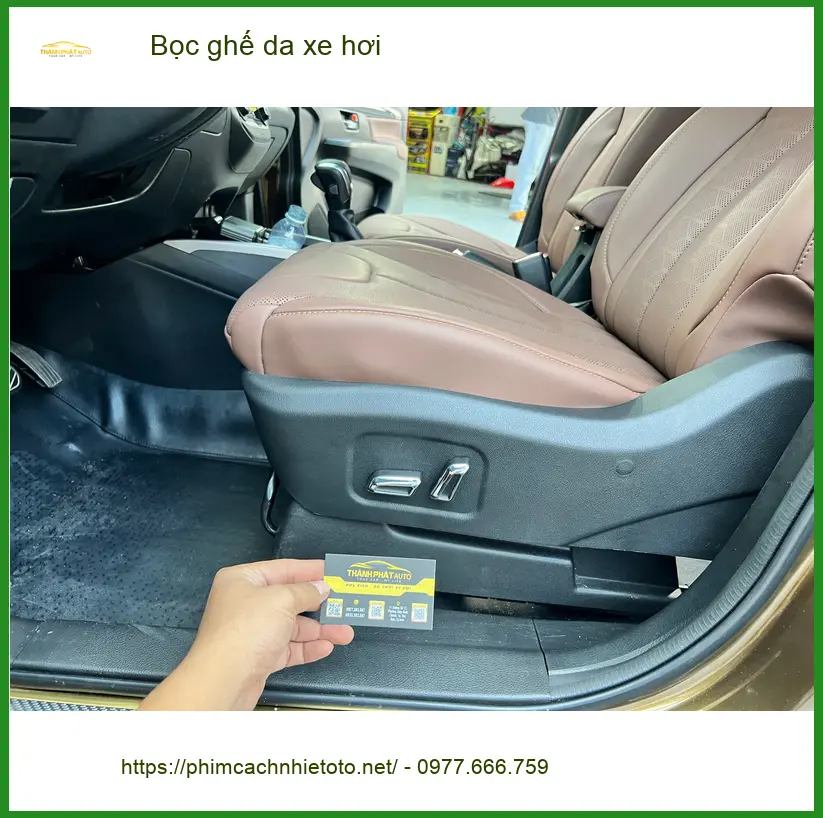 Anh Dũng bọc ghế da xe Hyundai Accent ở Quận 8 vì ghế cũ đã sờn rách nhiều ảnh thực tế 3