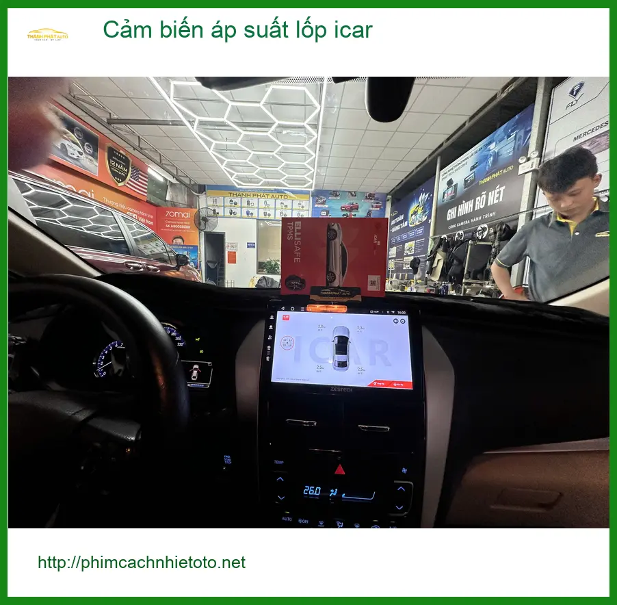 Chị Thanh lắp cảm biến áp suất lốp iCar cho Kia Sorento tại Quận 7 ảnh thực tế 2