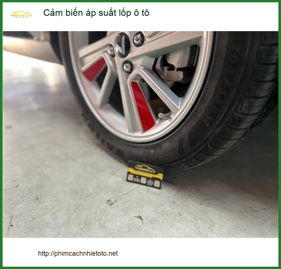 Chú Nam lắp cảm biến áp suất lốp ô tô cho Kia Seltos tại Quận 10 ảnh thực tế 3