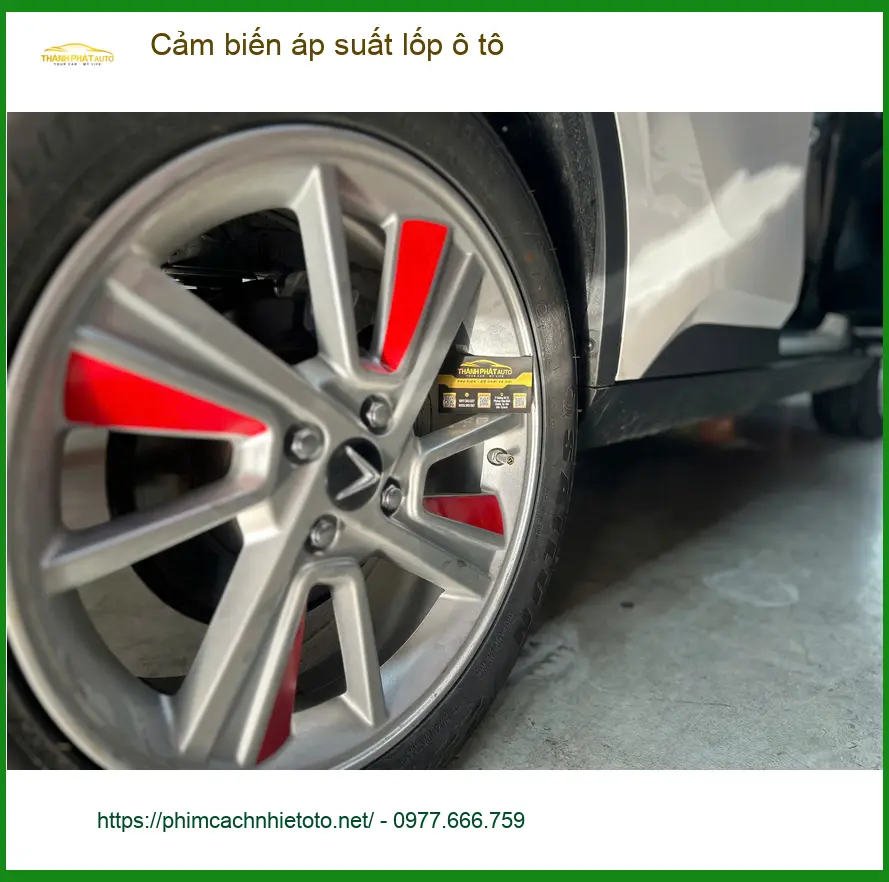 Chị Thảo lắp cảm biến áp suất lốp ô tô Mitsubishi Xpander tại Quận 9 ảnh thực tế 2