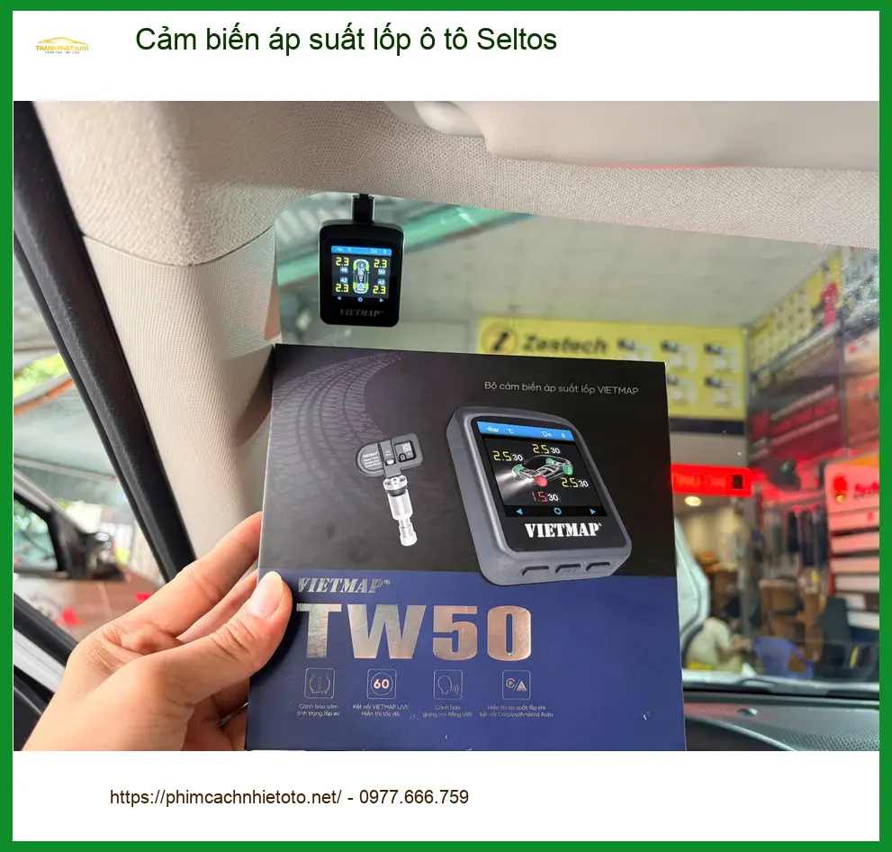Anh Quang lắp cảm biến áp suất lốp Seltos tại Quận Bình Tân an toàn. ảnh thực tế 3