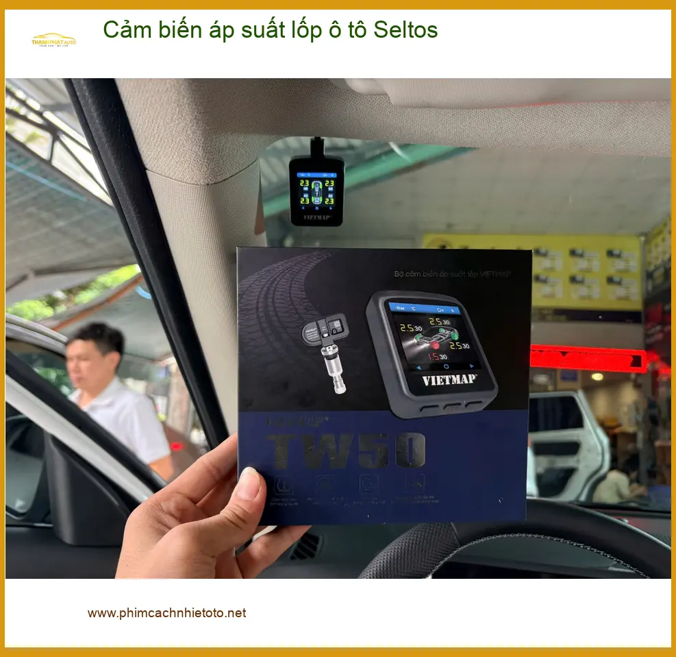 Anh Khải lắp cảm biến áp suất lốp ô tô Seltos tại Quận 2 để an tâm lái xe