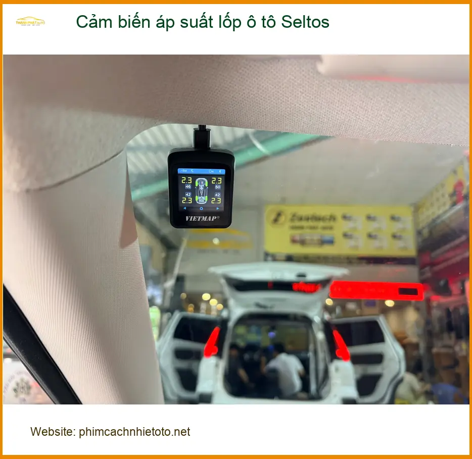 Anh Khang lắp cảm biến áp suất lốp ô tô Seltos tại Quận 9 để tránh thủng lốp bất ngờ ảnh thực tế 3