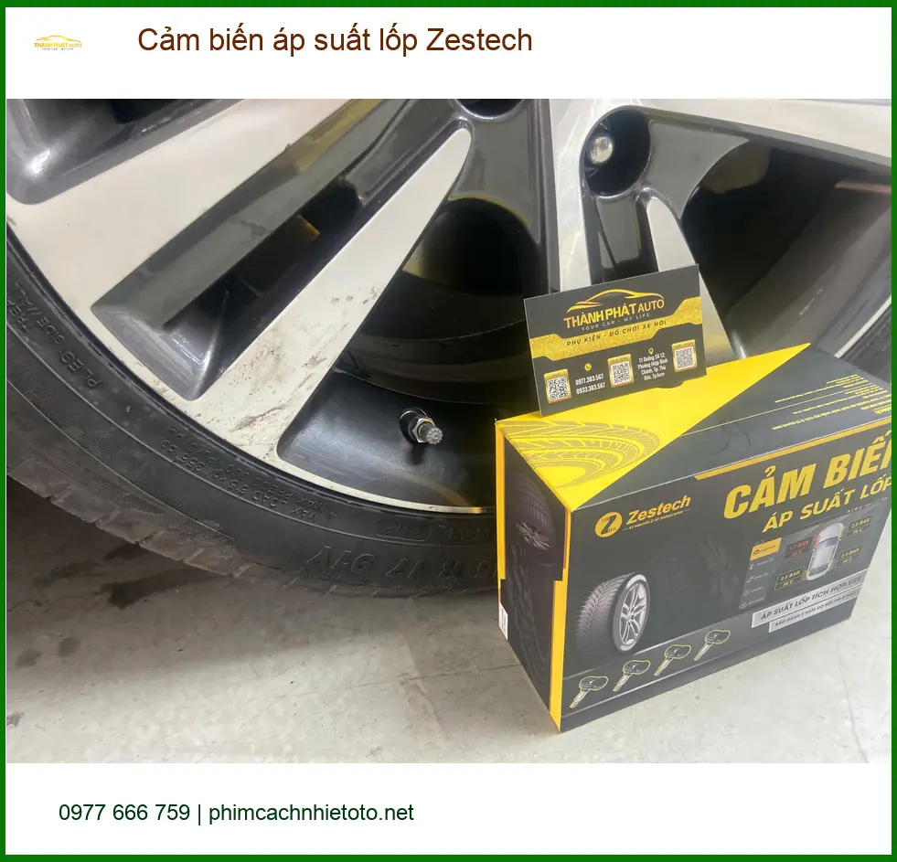 Bác Hưng lắp cảm biến áp suất lốp Zestech cho Hyundai Accent tại Quận 6 để an tâm lái xe