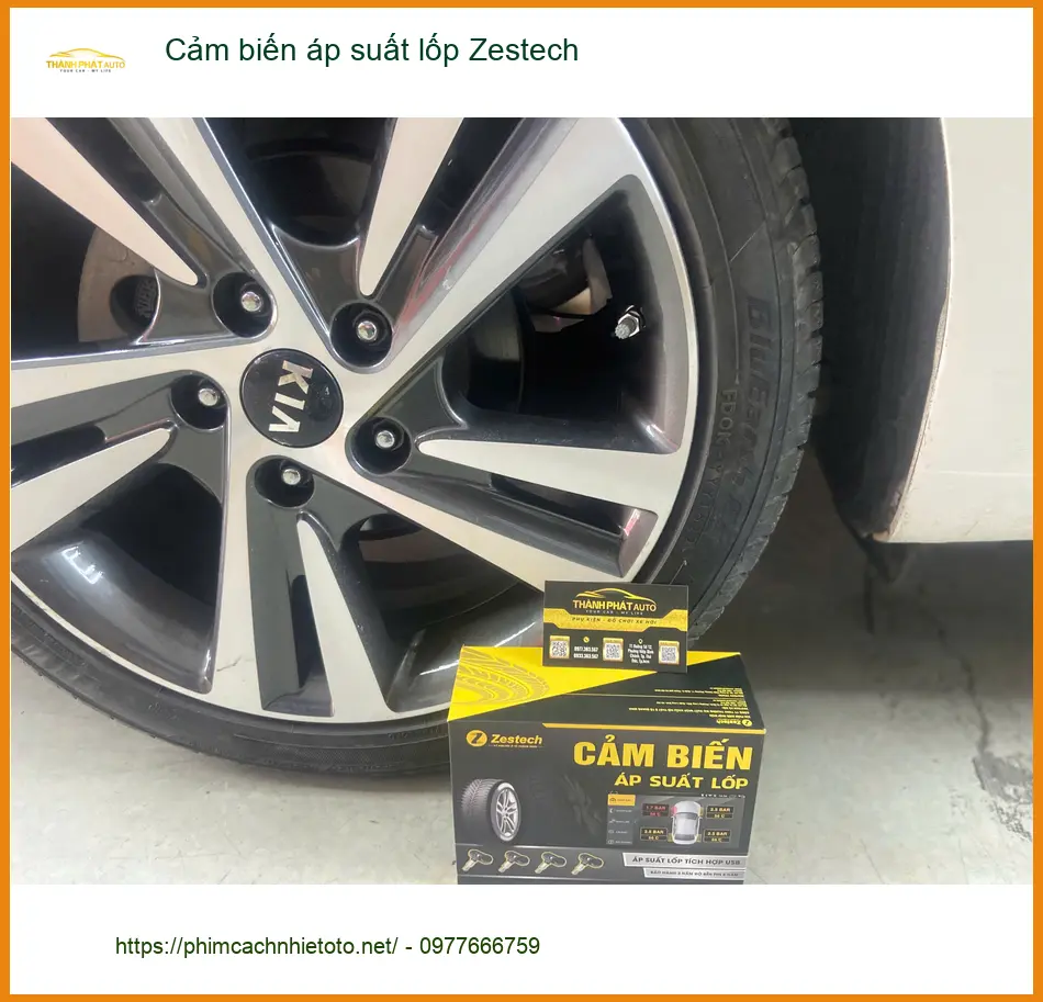 Chị Mai lắp cảm biến áp suất lốp Zestech cho Mazda 3 ở Quận Bình Tân