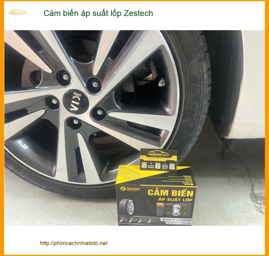 Anh Tấn lắp cảm biến áp suất lốp Zestech cho Kia Carnival tại Quận 12.