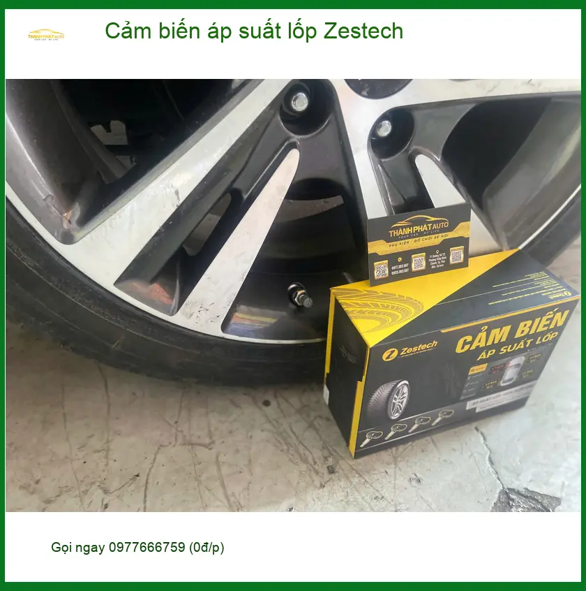 Cô Bích lắp Cảm biến áp suất lốp Zestech cho Outlander ở Thủ Đức