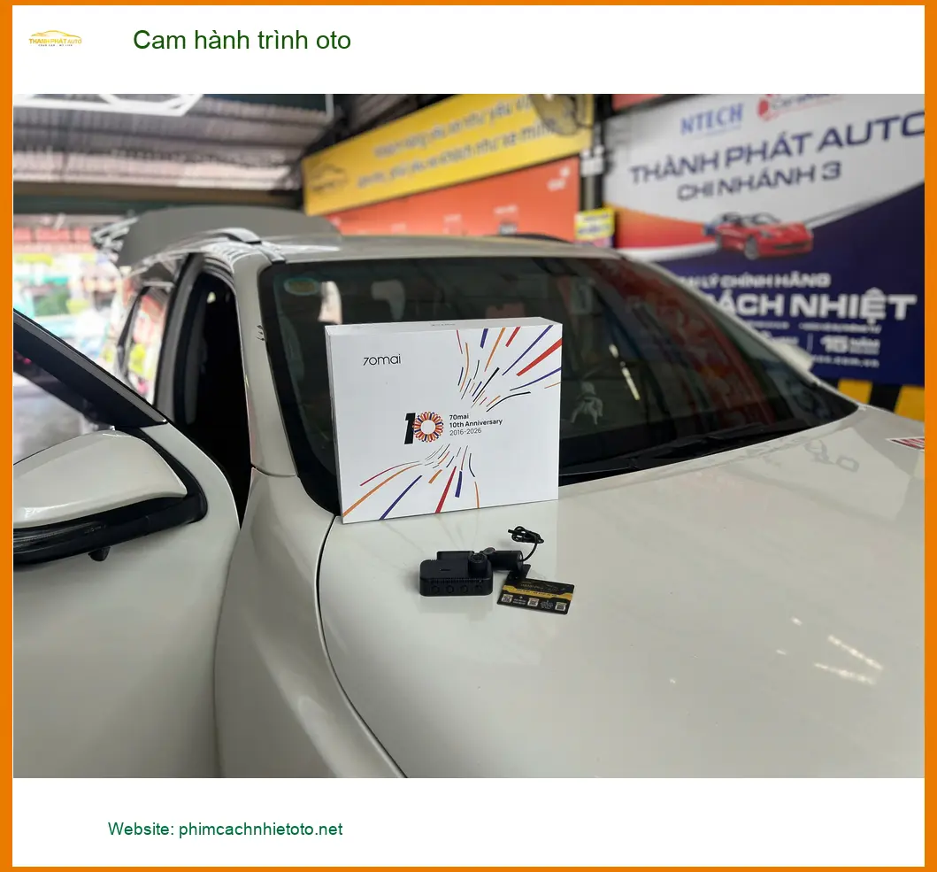 Anh Quang lắp cam hành trình oto cho Honda CRV tại Quận 2 để an tâm lái xe đường dài ảnh thực tế 2