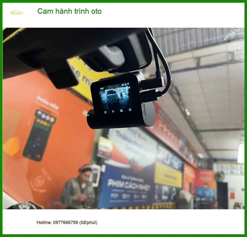 Chú Hưng lắp cam hành trình oto cho Toyota Raize tại Quận 12 để có bằng chứng khi cần