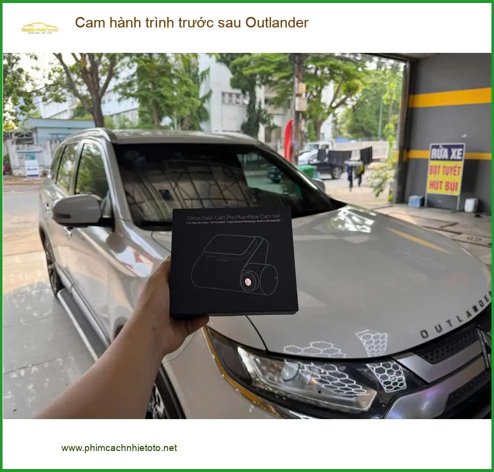 Chú Quang lắp cam hành trình trước sau Outlander tại Quận 8 sau vụ va chạm nhỏ ảnh thực tế 2