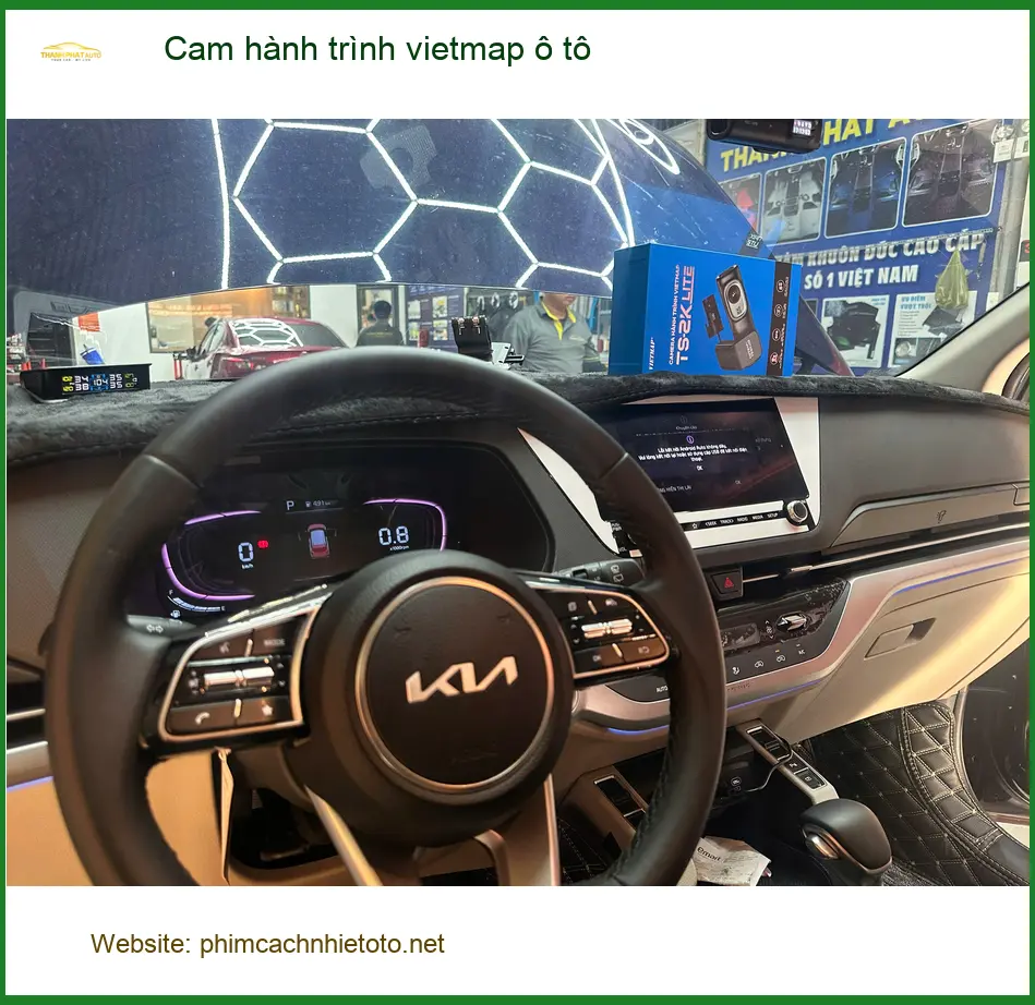 Anh Hùng Cường lắp cam hành trình Vietmap cho Kia K3 tại Quận Tân Bình cần ghi hình rõ nét
