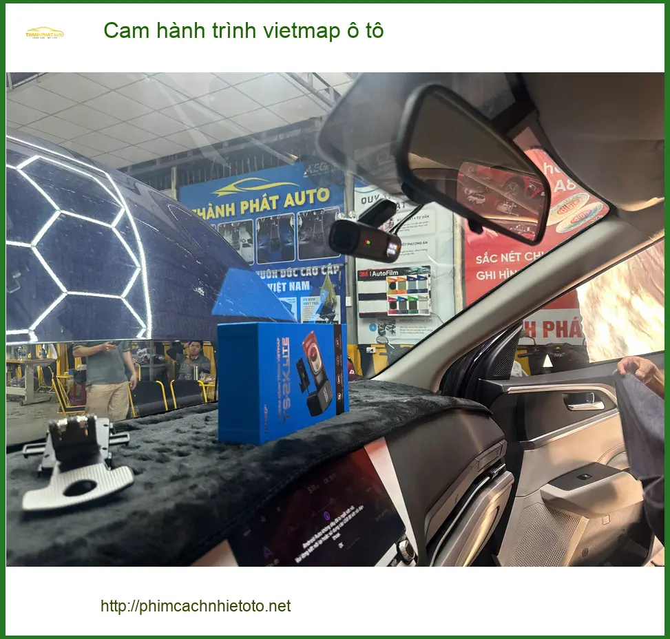 Anh Hùng Cường lắp cam hành trình Vietmap cho Kia K3 tại Quận Tân Bình cần ghi hình rõ nét ảnh thực tế 2