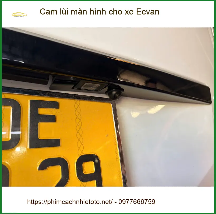 Anh Khang lắp cam lùi màn hình cho Toyota Vios tại Quận 2 để lùi xe an toàn hơn ảnh thực tế 4