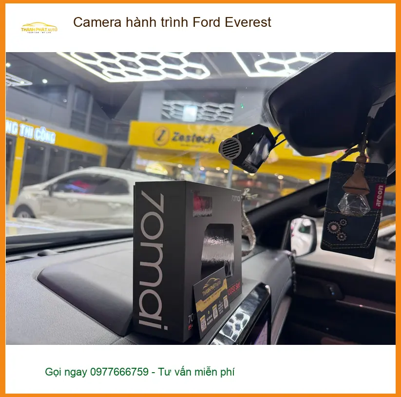 Anh Minh lắp Camera hành trình Ford Everest Quận 1 để yên tâm di chuyển.