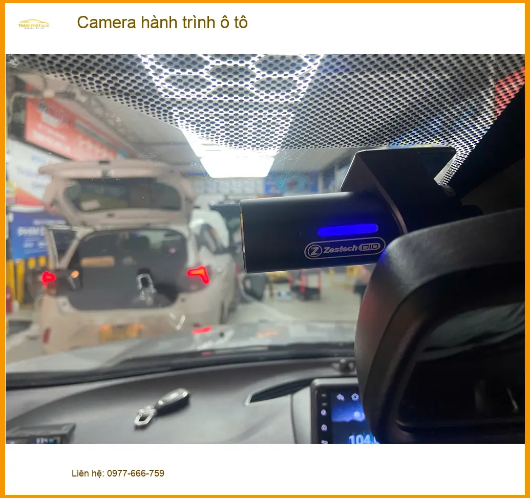 Chị Thanh lắp Camera hành trình ô tô cho Mazda 3 tại Quận 5 để bảo vệ xe
