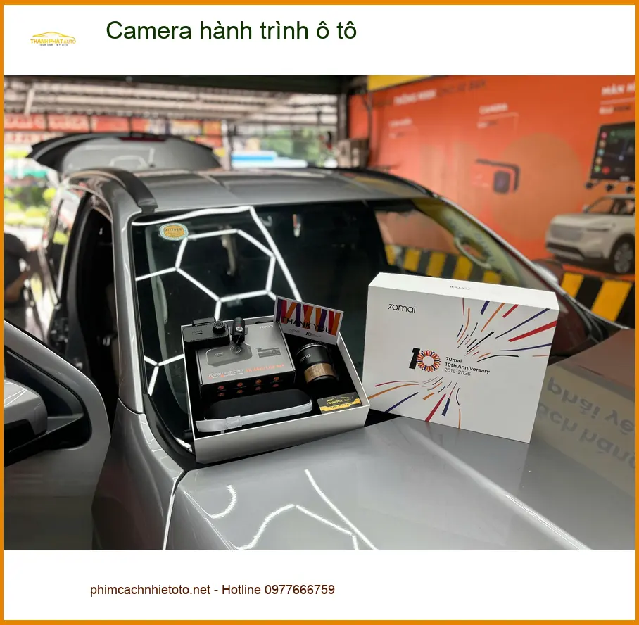Anh Dũng lắp Camera hành trình ô tô cho Toyota Camry tại Quận 2 để an tâm lái xe ảnh thực tế 3