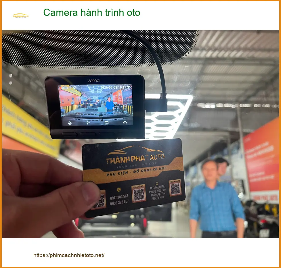 Anh Bách lắp Camera hành trình oto cho Honda CRV tại Quận 4 để ghi lại hành trình an toàn hơn