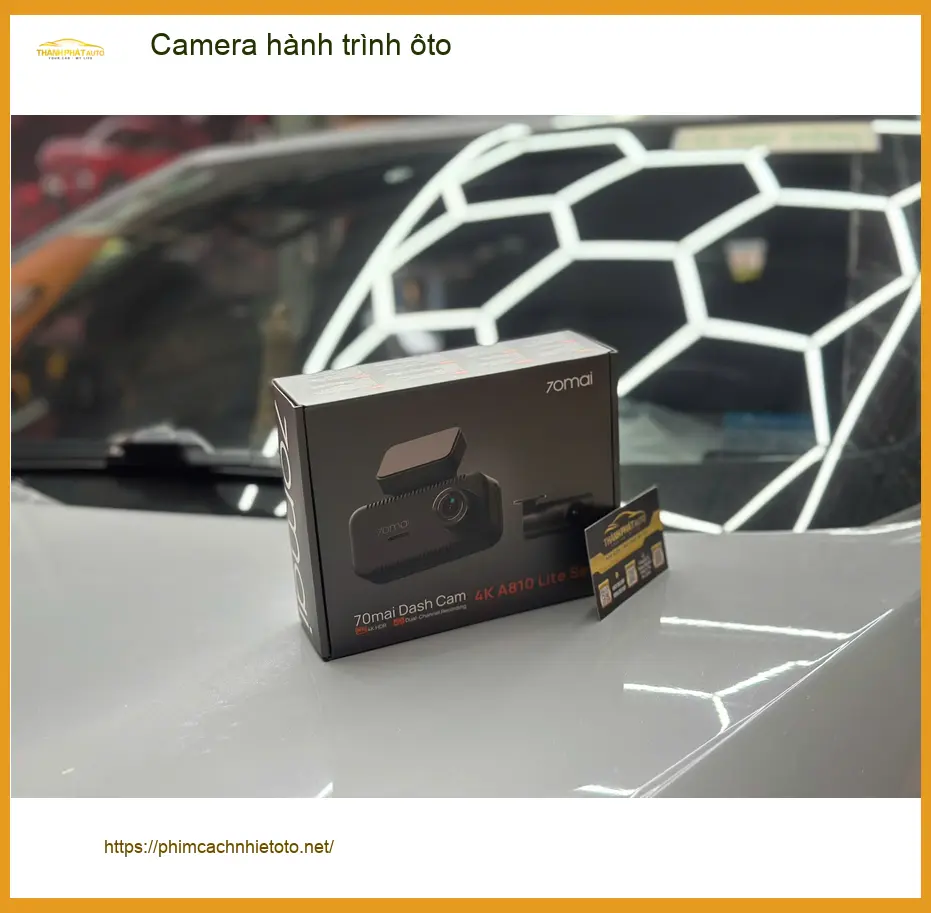 Anh Quang lắp Camera hành trình ôto cho Toyota Camry tại Quận Thủ Đức để an tâm khi di chuyển