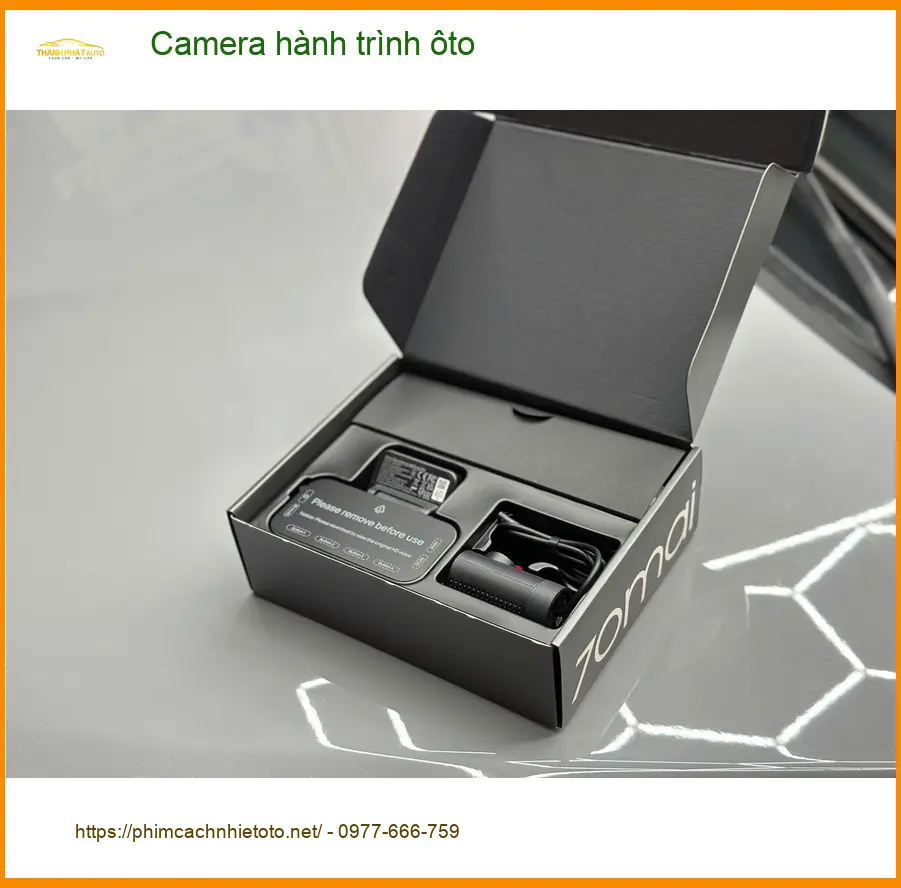 Anh Quang lắp Camera hành trình ôto cho Toyota Camry tại Quận Thủ Đức để an tâm khi di chuyển ảnh thực tế 4