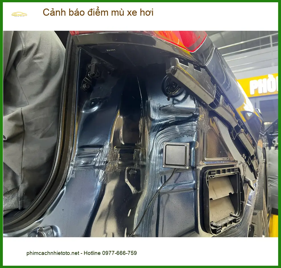 Cô Thảo lắp đặt cảnh báo điểm mù cho Hyundai Accent tại Quận 6 để lái xe an toàn hơn
