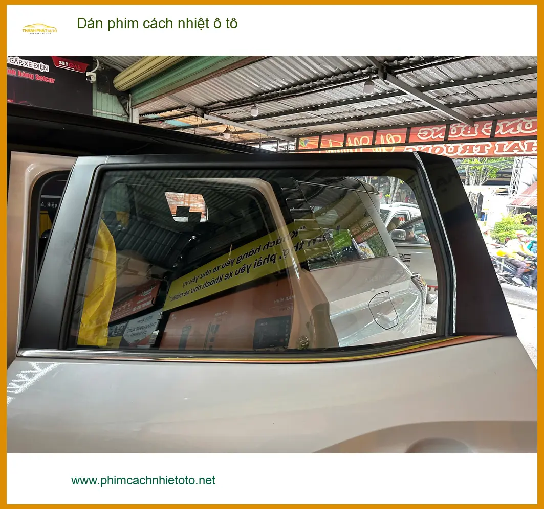 Anh Đức Anh dán phim cách nhiệt ô tô Hyundai Santa Fe tại Quận 1 chống nóng hiệu quả ảnh thực tế 4
