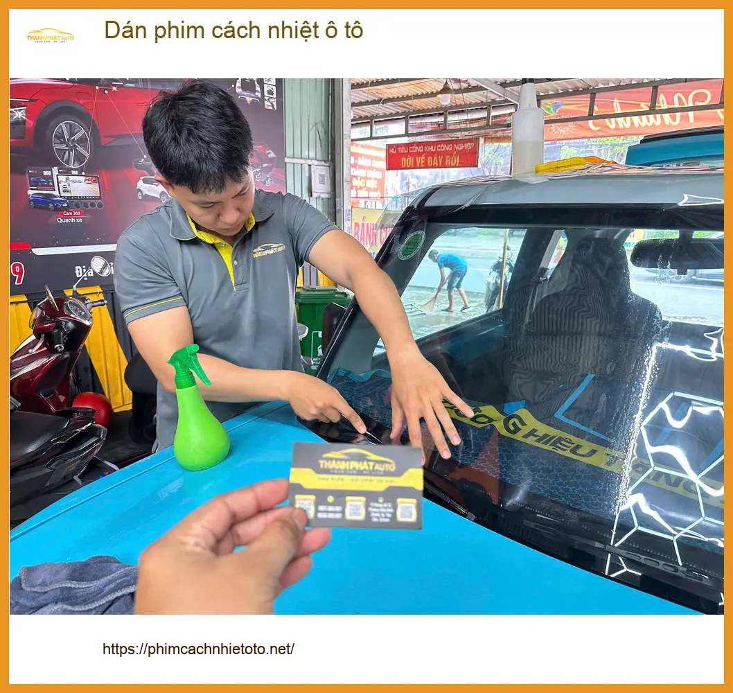 Anh Quang dán phim cách nhiệt ô tô Hyundai Accent chống nóng hiệu quả tại Quận 3 ảnh thực tế 2