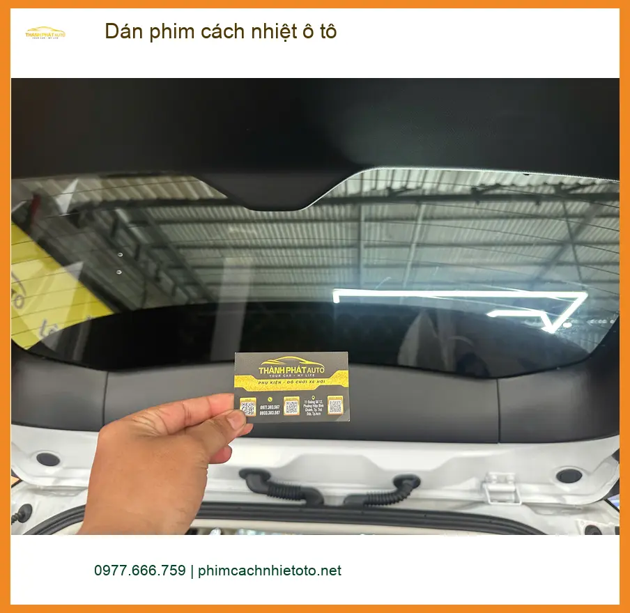 Chị Mai dán phim cách nhiệt ô tô cho Kia Carnival ở Bình Chánh, chống nóng hiệu quả ảnh thực tế 3