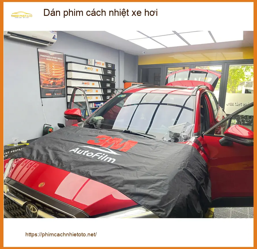 Anh Khôi dán phim cách nhiệt xe hơi Honda HR-V tránh nóng bức mùa hè tại Quận 2