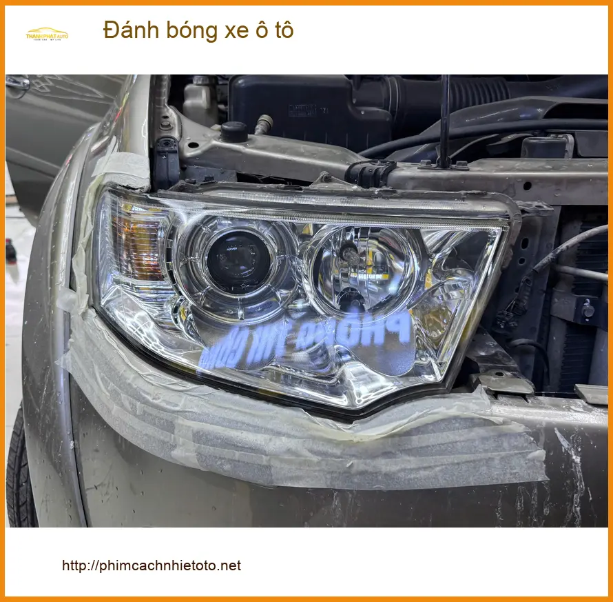 Chị Mai Anh đánh bóng xe Honda CRV tại Quận 12 để loại bỏ vết xước dăm ảnh thực tế 3