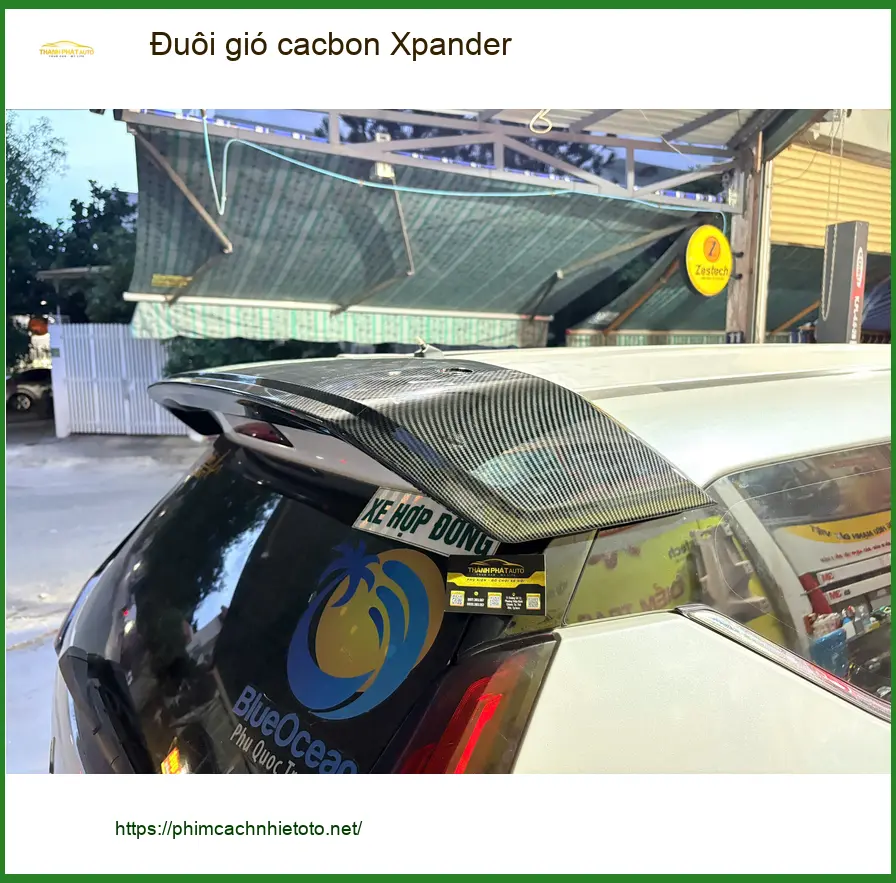 Anh Khôi lắp đuôi gió cacbon cho Mitsubishi Xpander tại Quận 12 để tăng vẻ thể thao ảnh thực tế 3