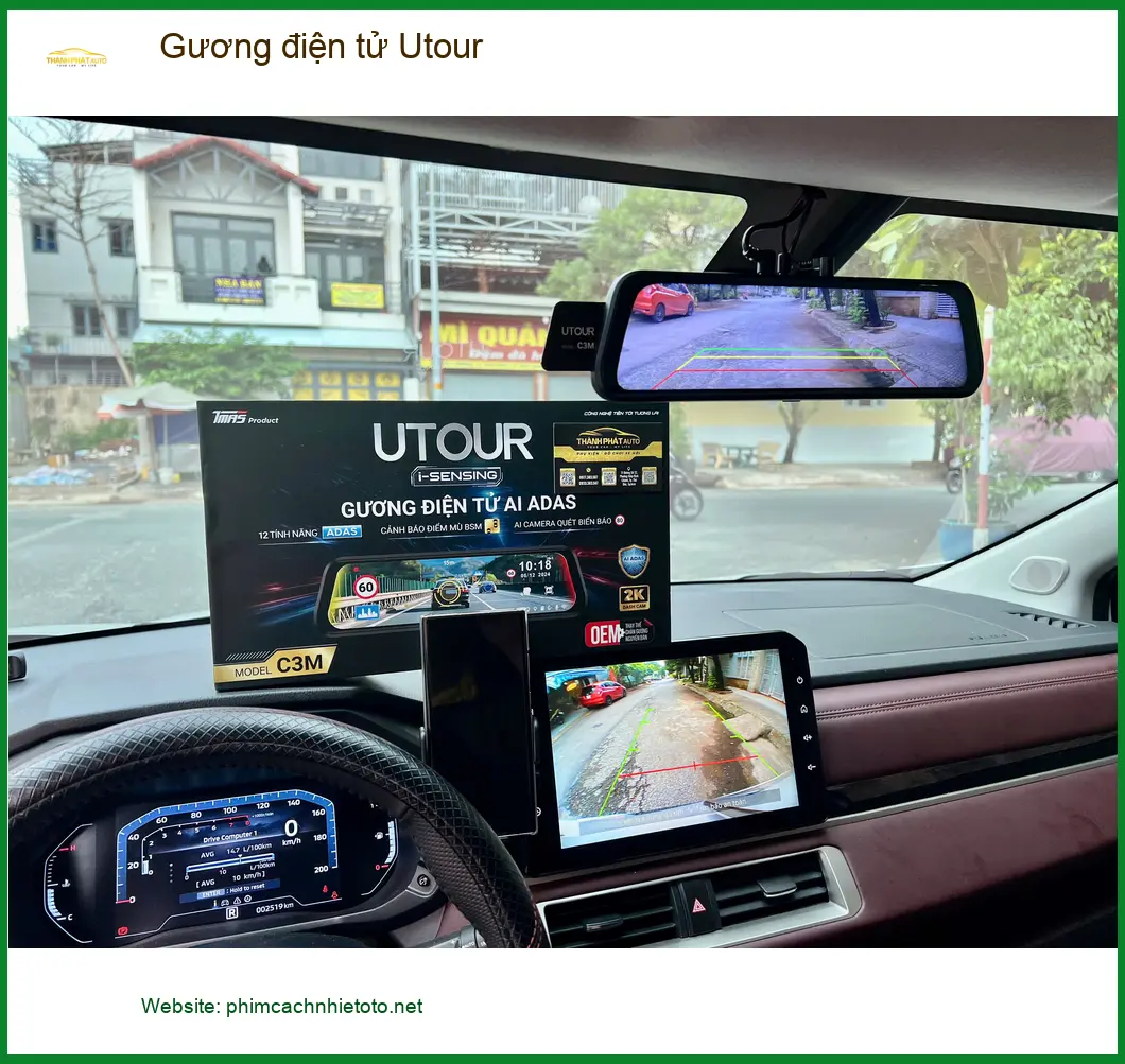 Chị Diệp lắp Gương điện tử Utour cho Honda CRV tại Quận 9 để quan sát rõ hơn khi lùi xe ảnh thực tế 3