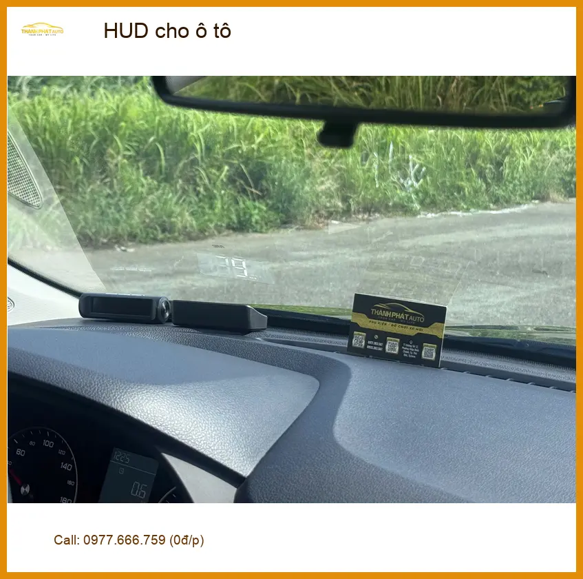 Chị Thảo lắp HUD cho Hyundai Accent tại Nhà Bè để lái xe an toàn hơn