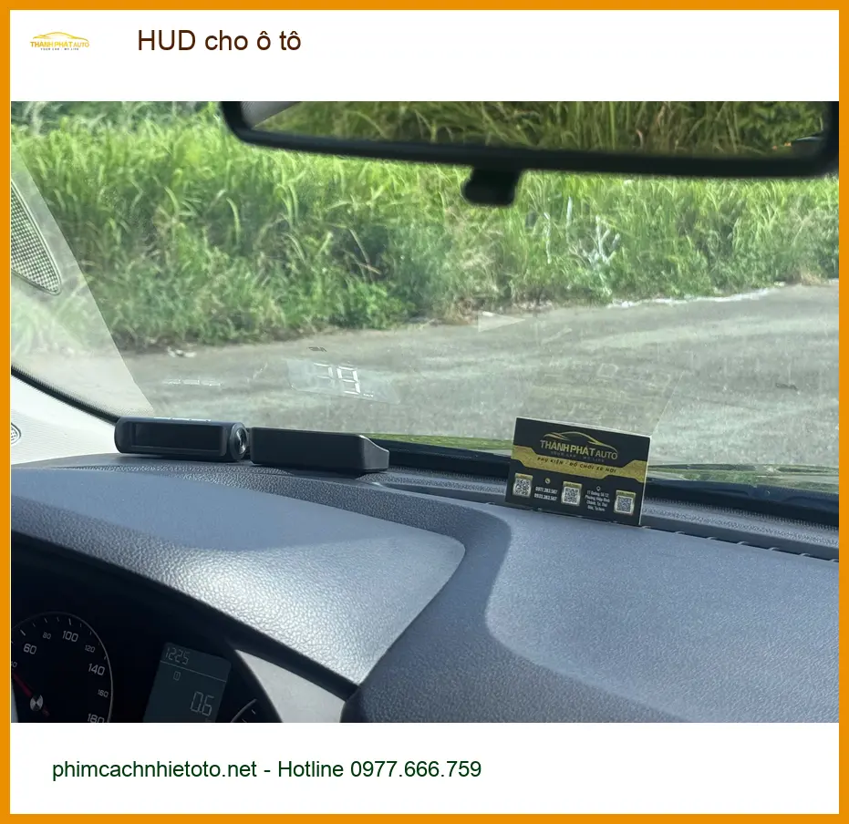 Chị Thư lắp HUD cho Kia Carnival tại Quận 12 để hiển thị tốc độ rõ ràng hơn ảnh thực tế 3
