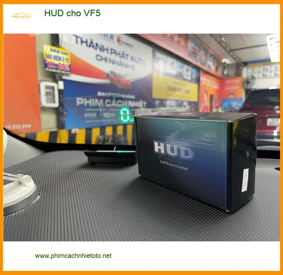 Anh Việt lắp HUD cho VF5 tại Quận Bình Thạnh để hiển thị tốc độ rõ ràng hơn ảnh thực tế 2
