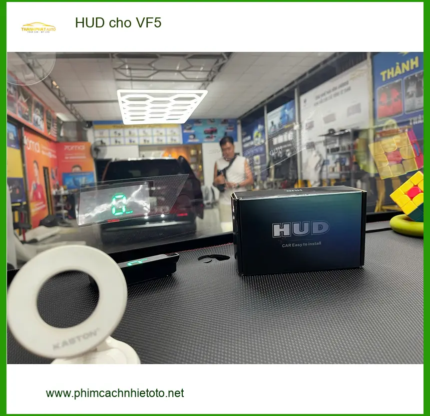 Anh Tiến gắn HUD Vietmap cho VinFast VF5 tại Quận 3 để lái xe an toàn