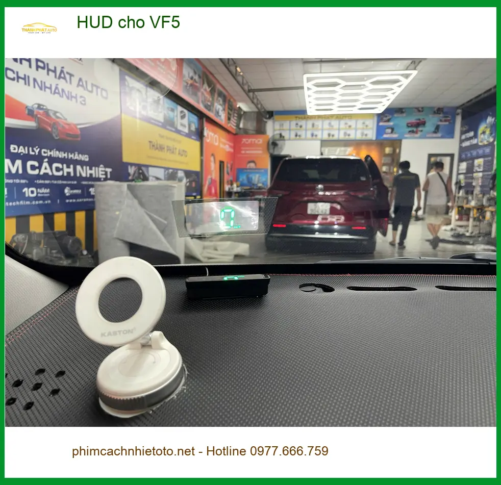 Anh Tiến gắn HUD Vietmap cho VinFast VF5 tại Quận 3 để lái xe an toàn ảnh thực tế 5