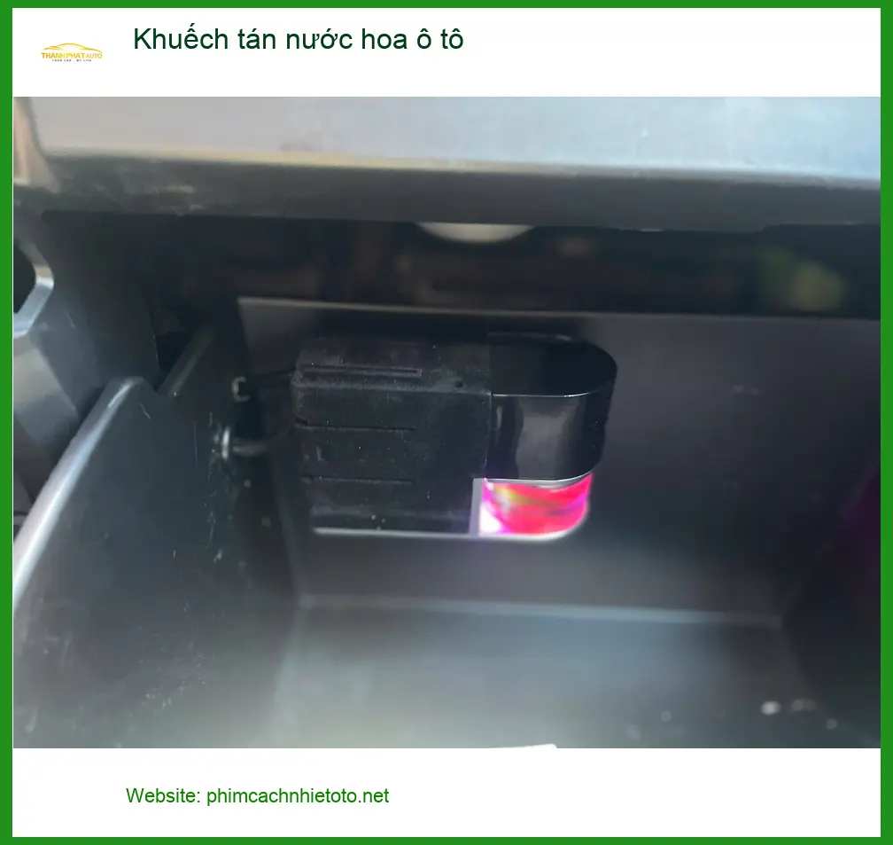 Anh Thành lắp Khuếch tán nước hoa ô tô Honda CRV tại Quận Bình Thạnh để xe luôn thơm mát