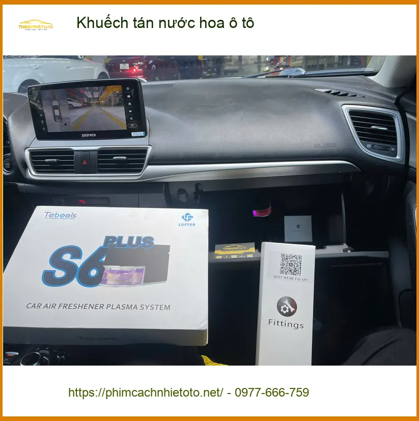 Chị Minh Anh lắp khuếch tán nước hoa ô tô Hyundai Creta khử mùi tại Quận 5