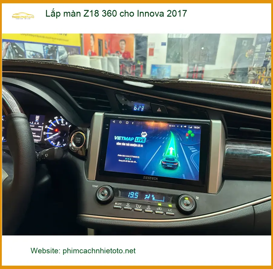 Anh Tấn lắp màn Z18 360 cho Innova 2017 tại Quận 4 để dễ dàng quan sát khi đậu xe ảnh thực tế 2