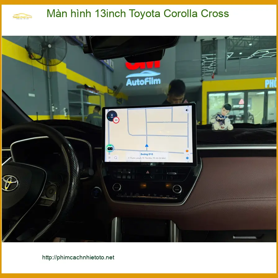 Cô Lan Anh lắp màn hình 13inch Toyota Corolla Cross ở Gò Vấp trải nghiệm công nghệ