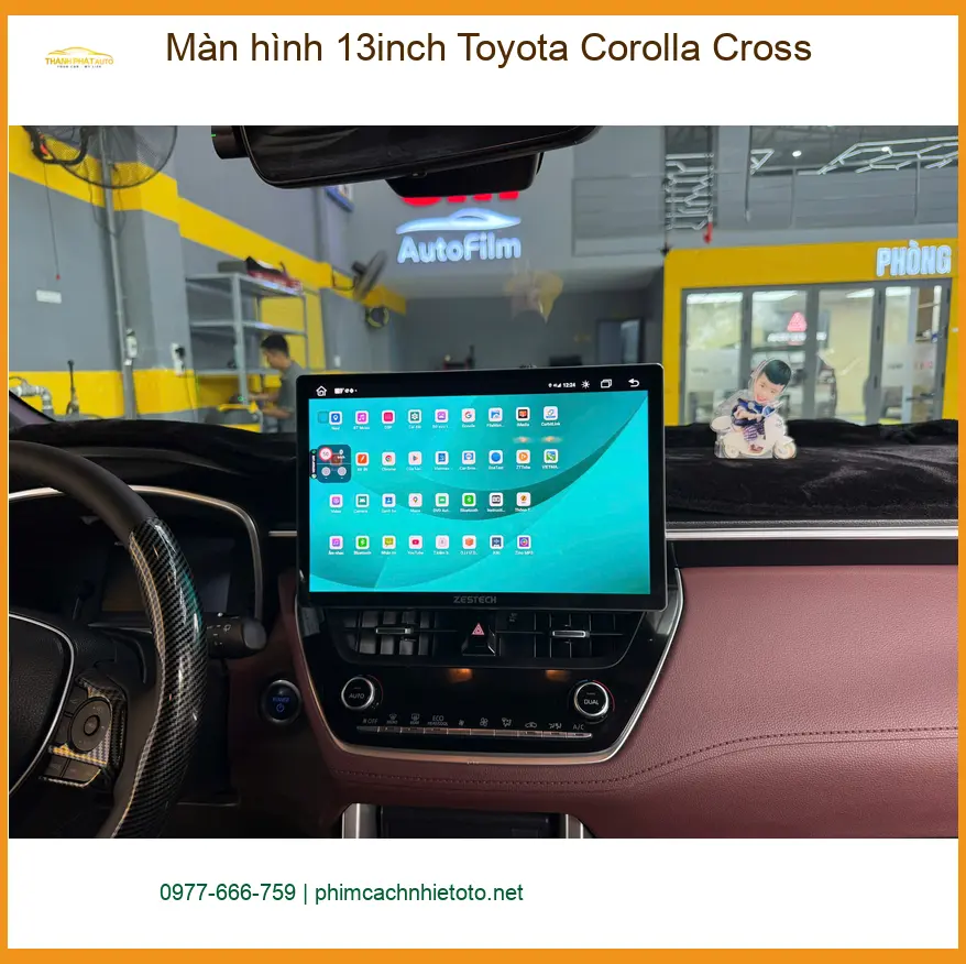 Cô Lan Anh lắp màn hình 13inch Toyota Corolla Cross ở Gò Vấp trải nghiệm công nghệ ảnh thực tế 2