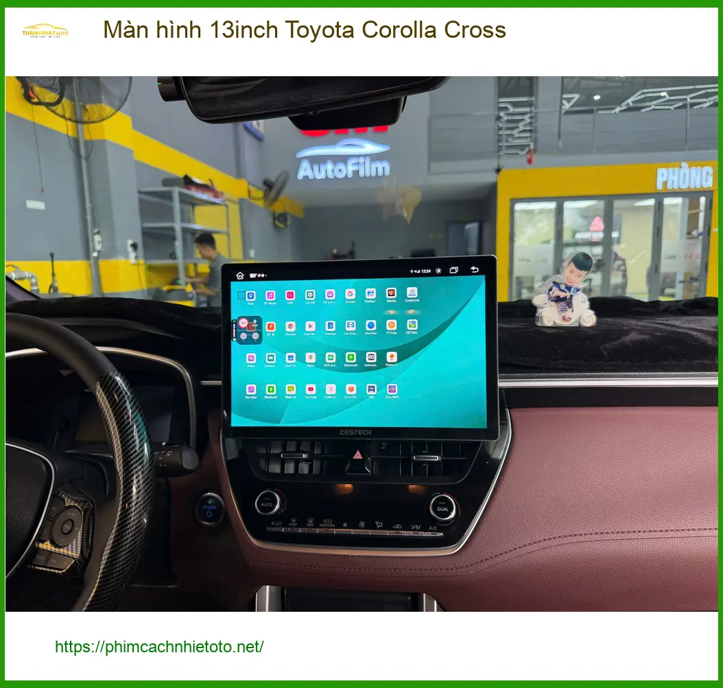 Anh Minh lắp màn hình 13inch cho Toyota Corolla Cross tại Thủ Đức để giải trí