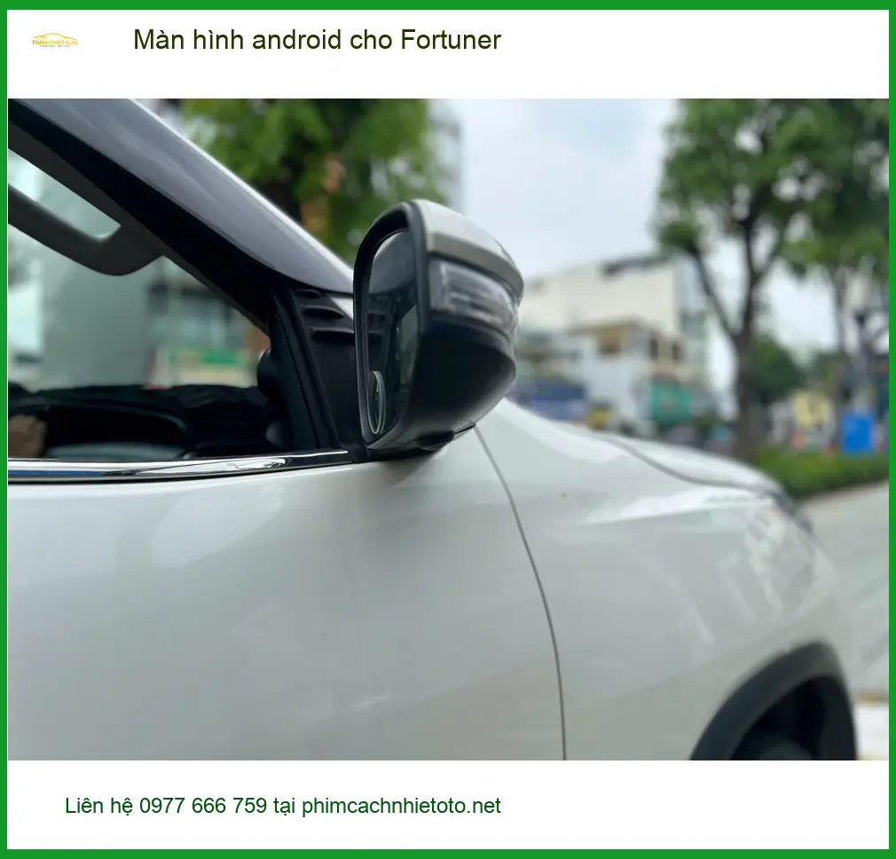 Chị Lan Anh lắp màn hình Android cho Fortuner tại Thủ Đức để định vị đường đi. ảnh thực tế 4