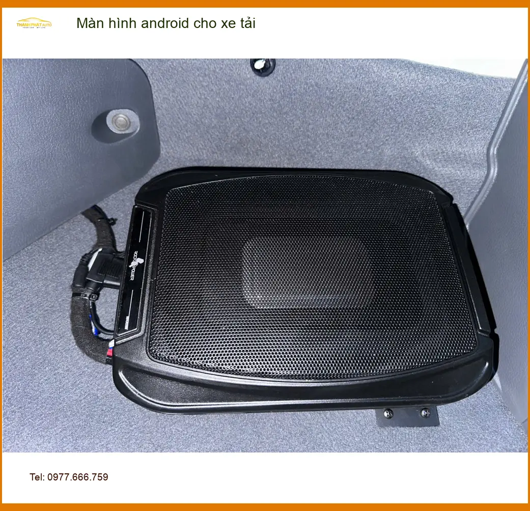 Chú Minh lắp màn hình Android xe tải Hino 300 tại Thủ Đức xem bản đồ tiện lợi