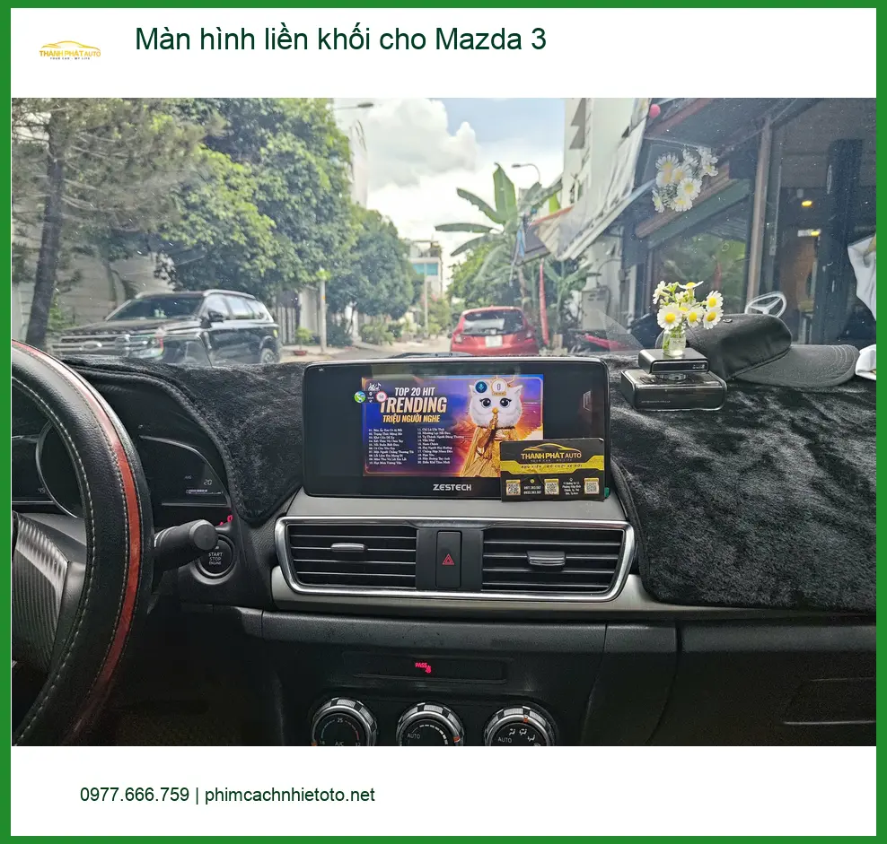 Anh Kiên lắp màn hình liền khối cho Mazda 3 tại Hóc Môn để tiện điều hướng