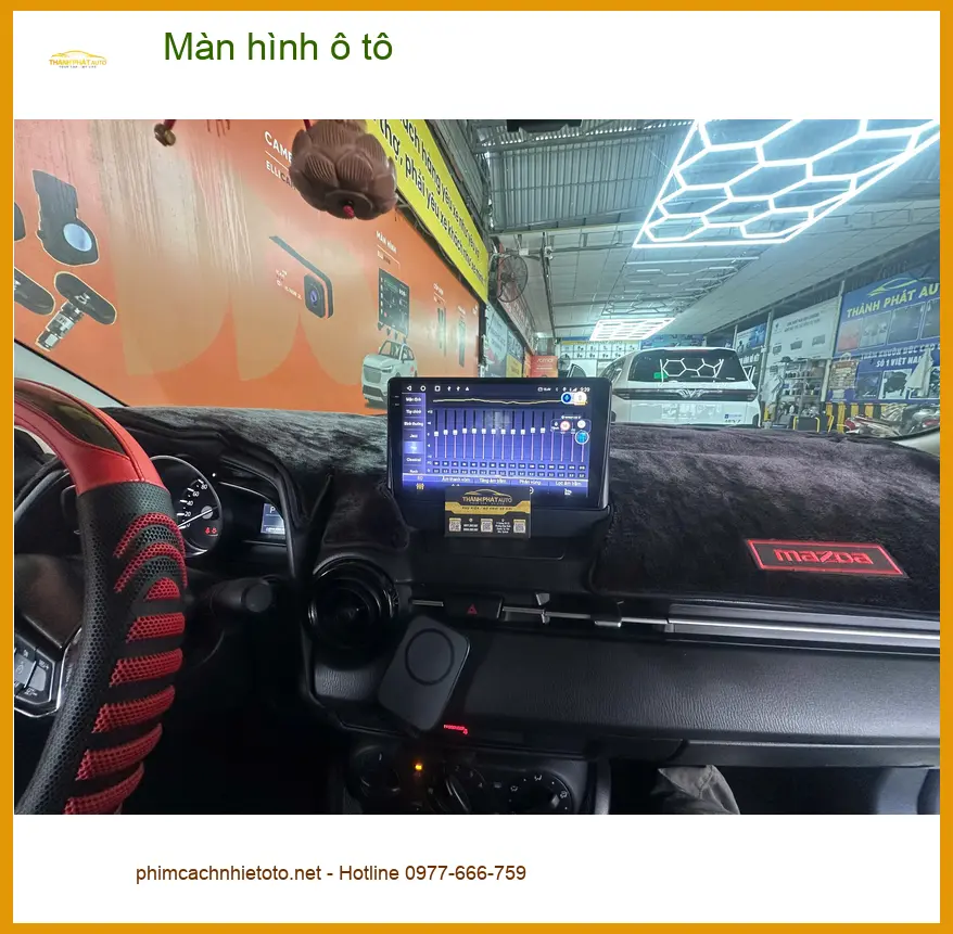 Chị Linh lắp màn hình ô tô cho VinFast Lux A2.0 tại Quận 2 để xem YouTube và bản đồ ảnh thực tế 2