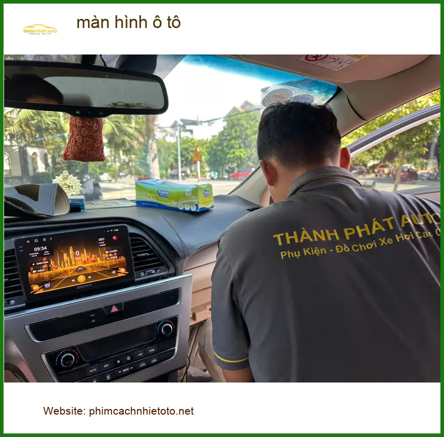 Anh Quý nâng cấp màn hình ô tô Hyundai SantaFe tại Quận Tân Bình vì màn zin quá cũ ảnh thực tế 3