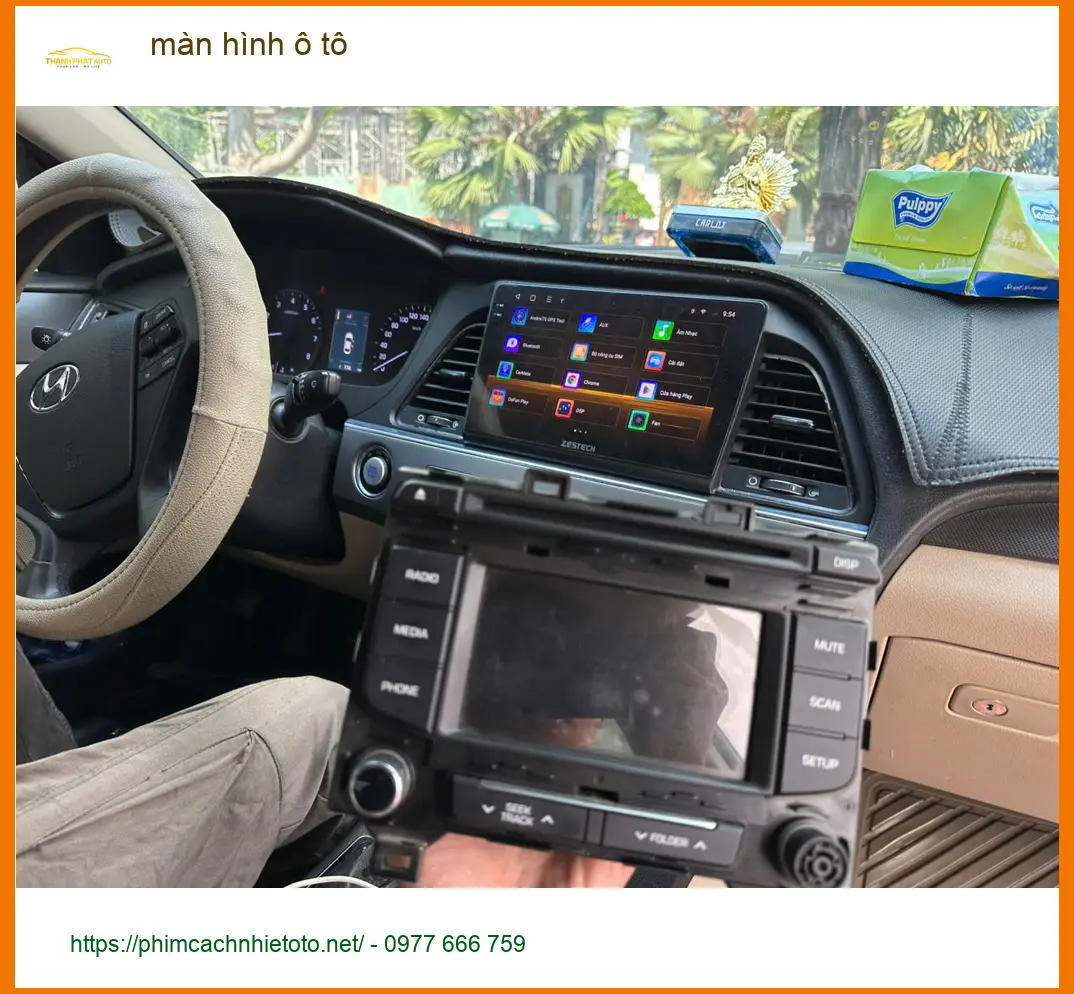 Anh Quý nâng cấp màn hình ô tô Hyundai SantaFe tại Quận Tân Bình vì màn zin quá cũ ảnh thực tế 5