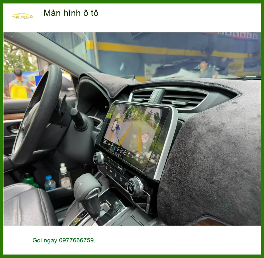 Anh Nhật Minh lắp màn hình ô tô Hyundai Accent tại Quận 12 vì màn zin hạn chế.